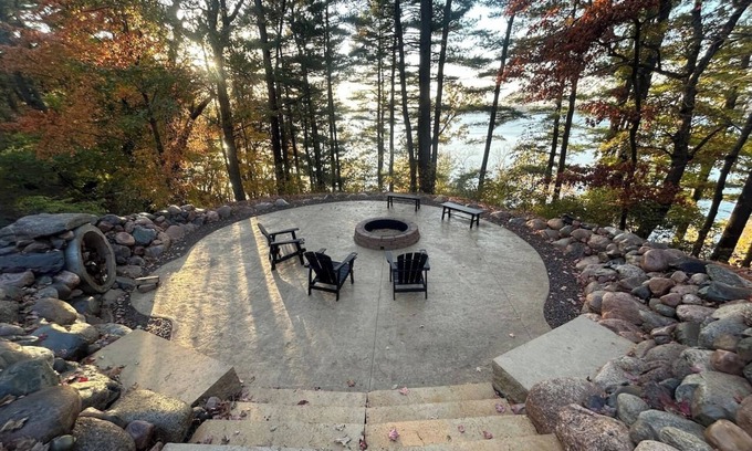 Menomonie Casa | Lake Retreat! Gorgeous sunset views & 2 fire pits!