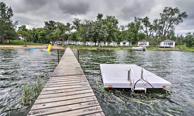 Dent Cabina | Lake Retreat w/ Dock, Deck & BBQ, BYO Boat!