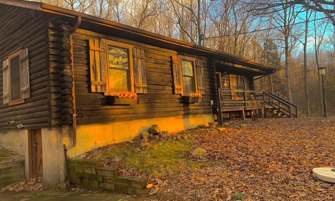 Ironton Cabina | Lake Road Log Cabin A — Million Dollar Ozark view!
