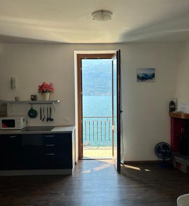 Lezzeno Apartamento | Lake's Feeling Apartment with Terrace on Lake Como