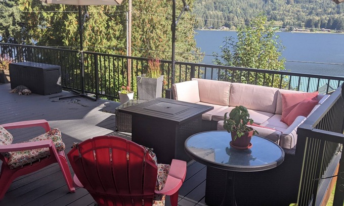 Bellingham Casa | Lake Samish Cozy Retreat with the comforts of home. Huge deck, amazing views!