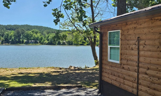 Tunnel Hill Cabina | Lake Shore cottage-waterfront