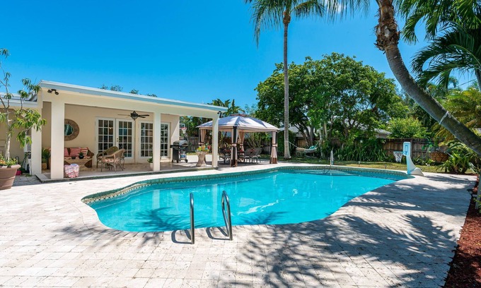 Lake Clarke Shores Casa | Lake Shores Haven - Family Fun! Pool & Hot Tub!