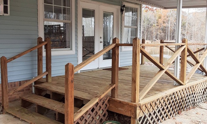Sardis Casa | Lake side cabin with spacious den