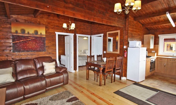 Pontardulais Cabaña | 2 bedroom accommodation in Pontardulais, Swansea