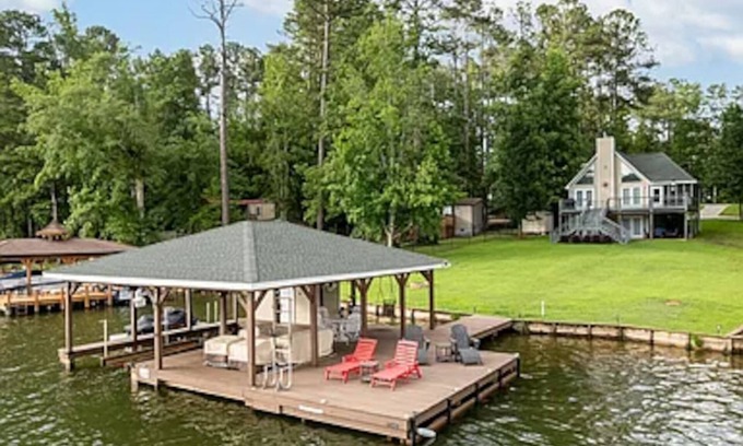 Hardwick Casa | Lake Sinclair Escape - boathouse, 4 bedroom