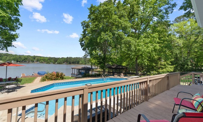 Hardwick Casa | Lake Sinclair Happy Place -Waterfront, Pool, Hot tub, firepit, kayaks, + more!