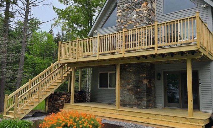 Londonderry Casa | Lake, Ski, Hiking, Shopping Vermont Getaway! Just Steps Away From Everything!