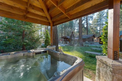 Kings Beach Casa | Lake Star by AvantStay Hot Tub Walk to Beach