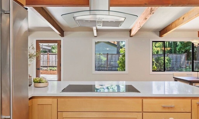 Lakewood Casa | Lake Steilacoom Retreat