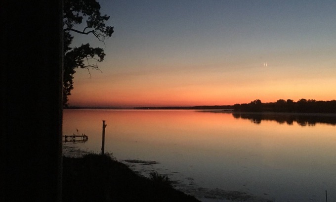 Alburg Cabaña | Lake Sunrise Cottage on Lake Champlain