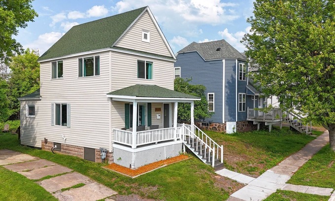 Endion Casa | Lake Superior View | Pet Friendly | Bayview House