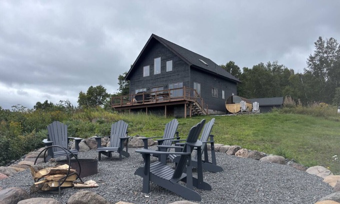 Silver Bay Cabina | Vista superior: 2 dormitorios más una cabaña tipo loft y 2 baños con vista al lago