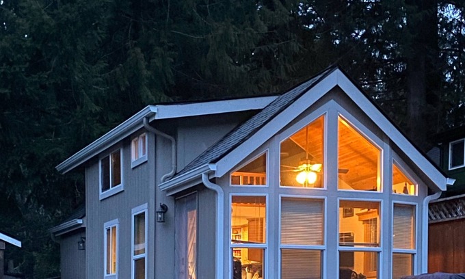 Port Angeles Cabina | Lake Sutherland Chalet Style Tiny House