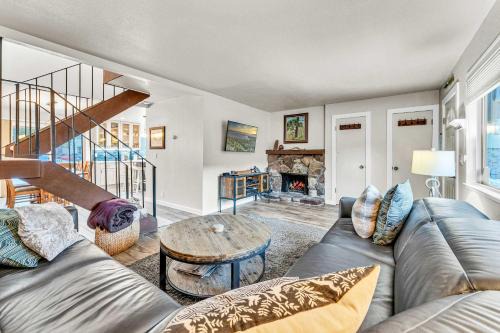 Lake Forest Casa | Lake Tahoe Getaway Close to Beach & Ski Slopes