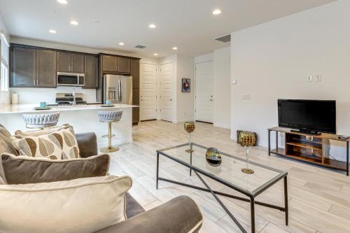 Pinal County Apartamento | Lake and Mtn Views Modern Apache Junction Getaway