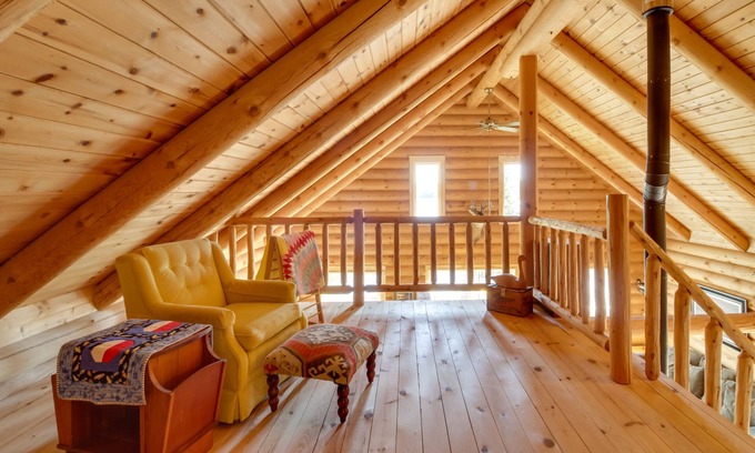 Ely Cabina | Lake Vermilion Cabin w/ Private Dock + Fire Pit!