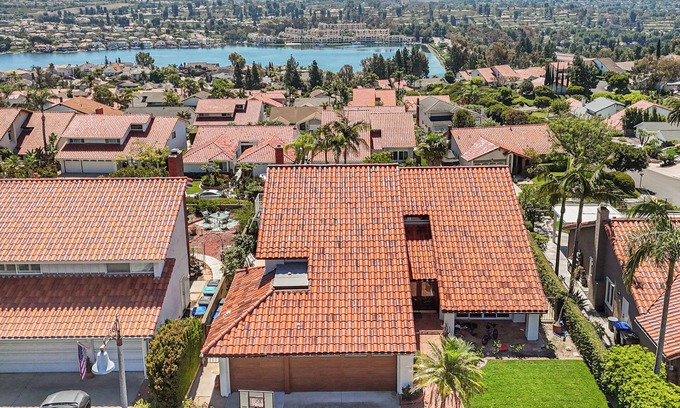 Mission Viejo Casa | Lake View 5BR Mission Viejo Retreat Near Laguna Beach & Disneyland