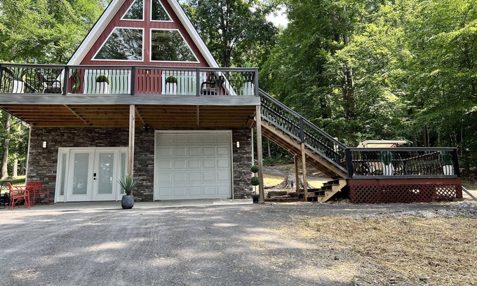Jacksboro Casa | Lake View A-Frame House located at Norris Lake, TN