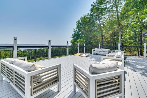 Marmaros Casa | Lake View and Game Room on 3 half Acres, Near Marina