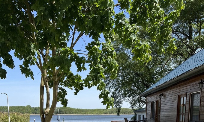 Mellensee Condominio | Lake view apartment right on the water for up to 6 people. - Restaurant at the wildlife park