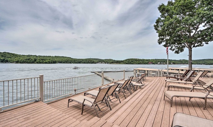 Lake of the Ozarks Apartamento | Lake View & Boat Slip: Osage Beach Retreat!