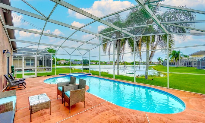 Meadow Woods Casa | Lake View Charmer l Private Pool l Pets l Disney