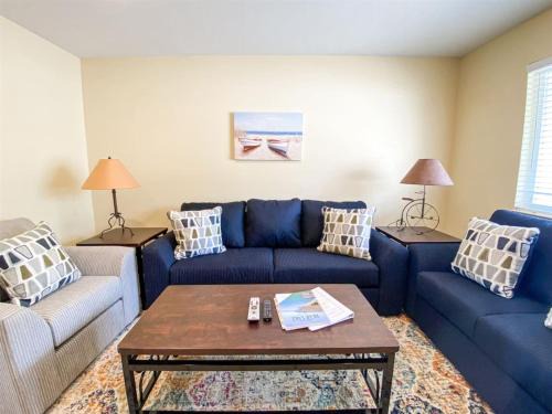 Harbor Village Casa | Lake View Condo 890 2