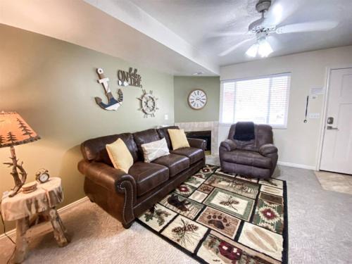 Harbor Village Casa | Lake View Condo 930 2