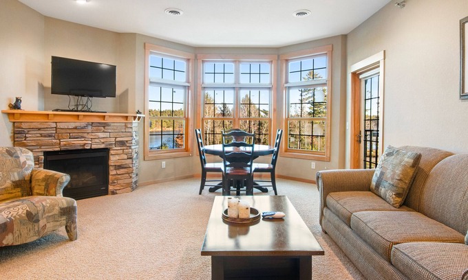 Three Lakes Condominio | Lake-view condo with balcony, gas fireplace, indoor pool, hot tubs, & gym