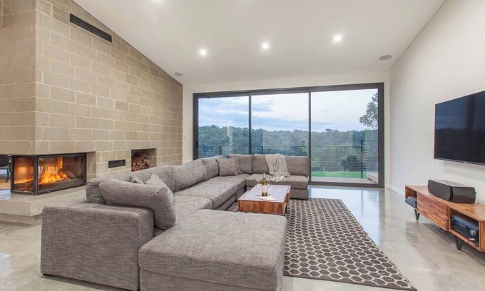 Quindalup Casa | Lake View—Contemporary Comforts meets Nature