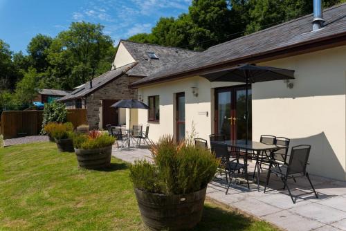 West Down Casa | Lake view Cottage at Lower Aylescott