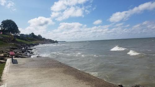 Ashtabula Casa | Lake View Cottage on Lake Erie