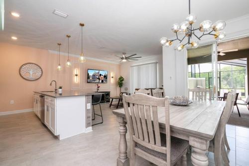 Kissimmee Casa | Lake View & Free Resort Access Near Disney 4399