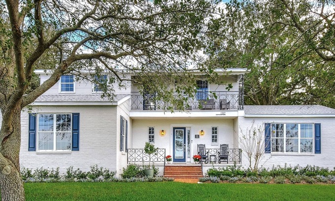 Winter Haven Casa | Lake View, Game Room, 10 minutes to Legoland - Perfect for Large Families!