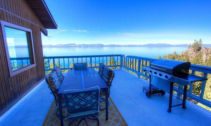 Glenbrook Casa | Lake View Glen 4 Bedroom Home by RedAwning