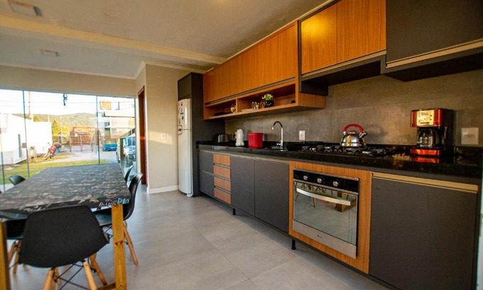 Praia do Rosa Casa | Lake View Guest House