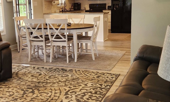 Olivia Casa | Lake View haven