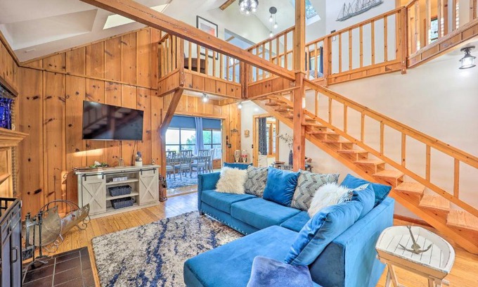 Bernice Casa | Lake-View Home with Deck and Gas Grill in Bernice!