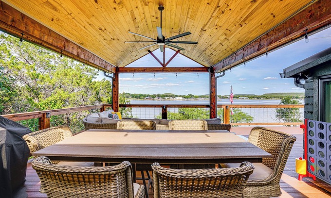 Graham Cabaña | Lake View + Huge Deck: Cozy Possum Kingdom Retreat
