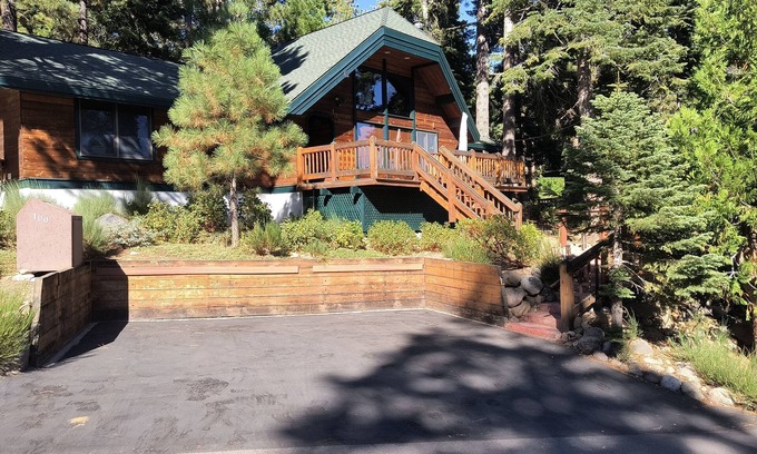 Lake Forest Casa | Lake Tahoe Inicio con vistas al lago en Dollar Point *