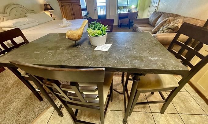 Mount Ida Apartamento | Lake view King Studio with full kitchen, deck overlooking Lake Ouachita, king bed and queen sleeper sofa by RedAwning