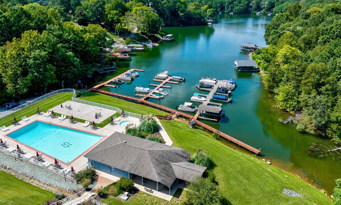 North Shore Condominio | Lake View Landing - Amazing place to sit back and unwind!