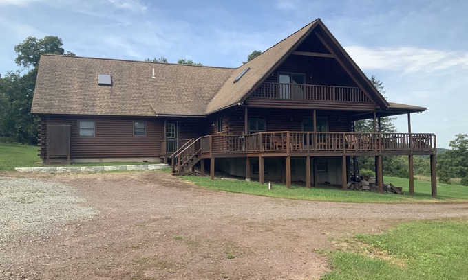 Fishs Eddy Casa | Lake View Log Cabin with amazing views