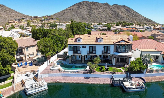 Arrowhead Lakes Casa | Lake View Luxury Castle Retreat