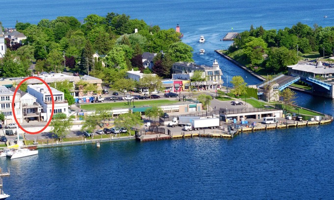 Charlevoix Casa | Suite de lujo con vista al lago ~ Downtown Charlevoix Marina District