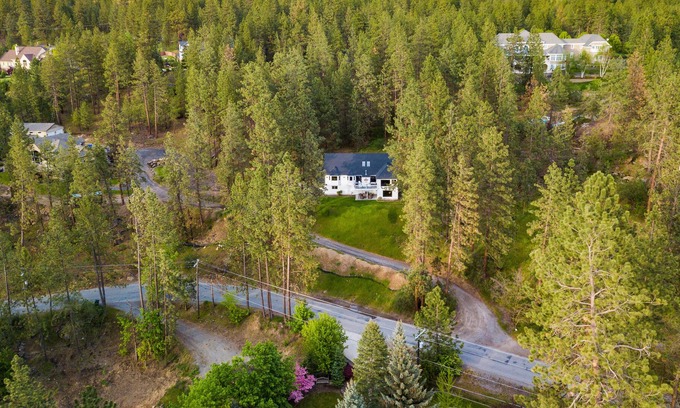 Liberty Lake Casa | Lake View, Master King Bed with Private Bath, Infant-friendly, FREE Wireless