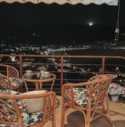 Varosh Apartamento | Lake View, Old Town, Balcony, Family & Couples APT