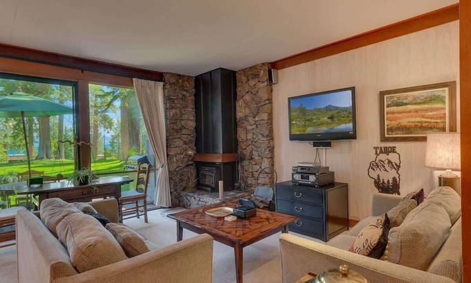 Tahoe Tavern Casa | Lake View|Close to Palisades|Walk to Tahoe City