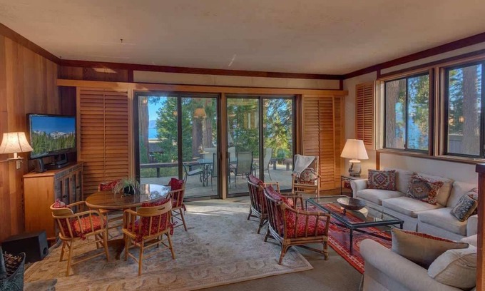 Tahoe Sierra Estates Casa | Lake View|Pool|Pier|Bouys|Pickleball|Walk to town